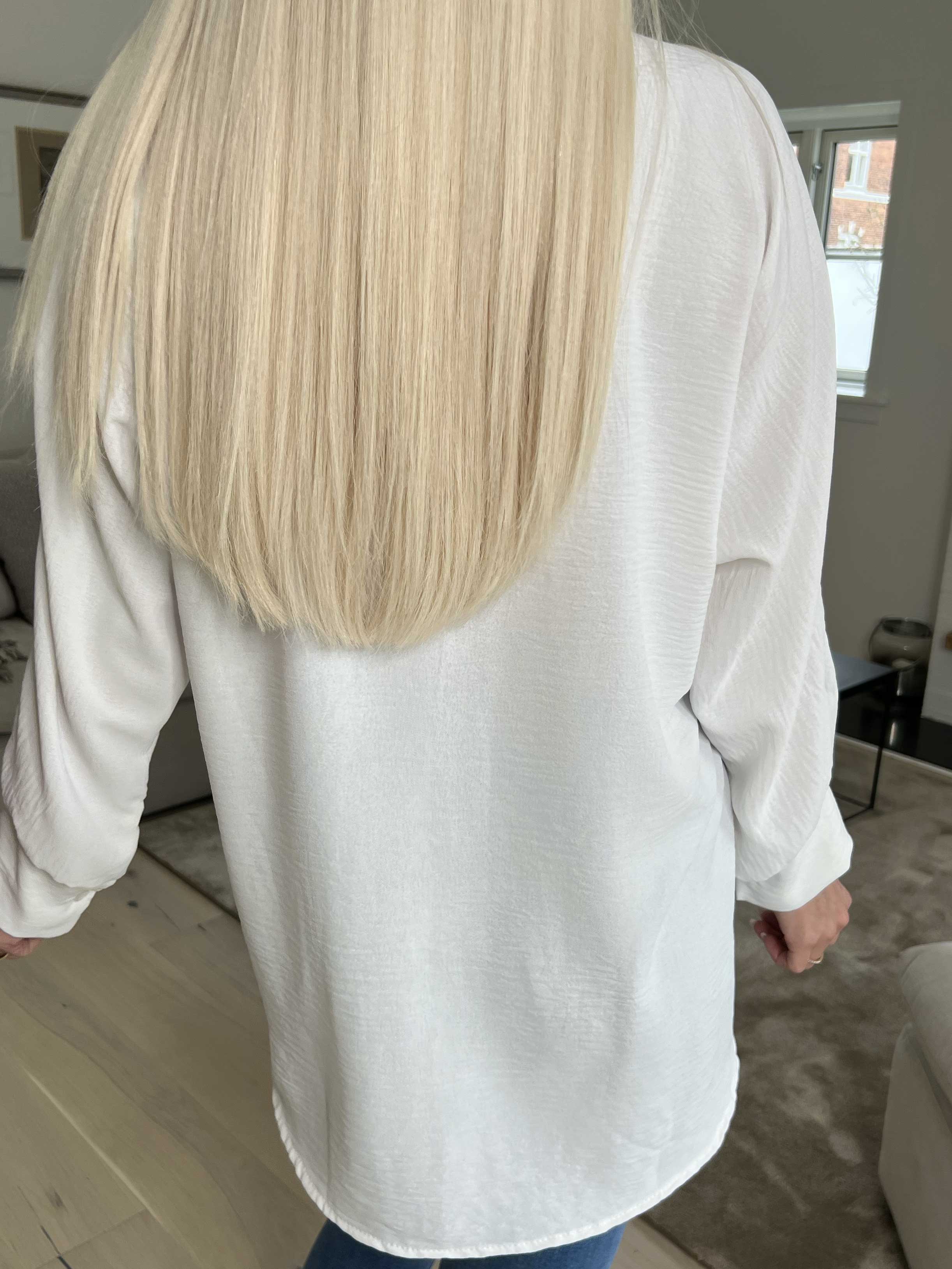 Katrin - Skjorte med fine farvet blomster foran